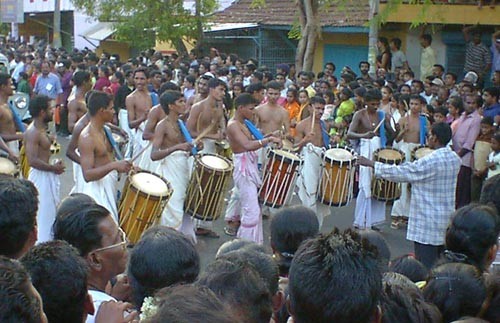 There are continual cultural Hindu, Muslim and Christian events © SW